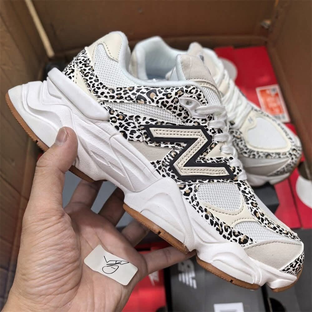 New balance sneakers with leopard