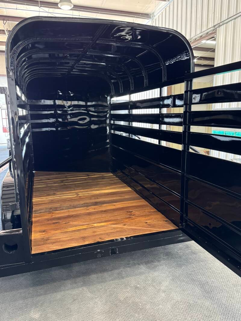 mark-voss-trailer-interior-standard.jpg