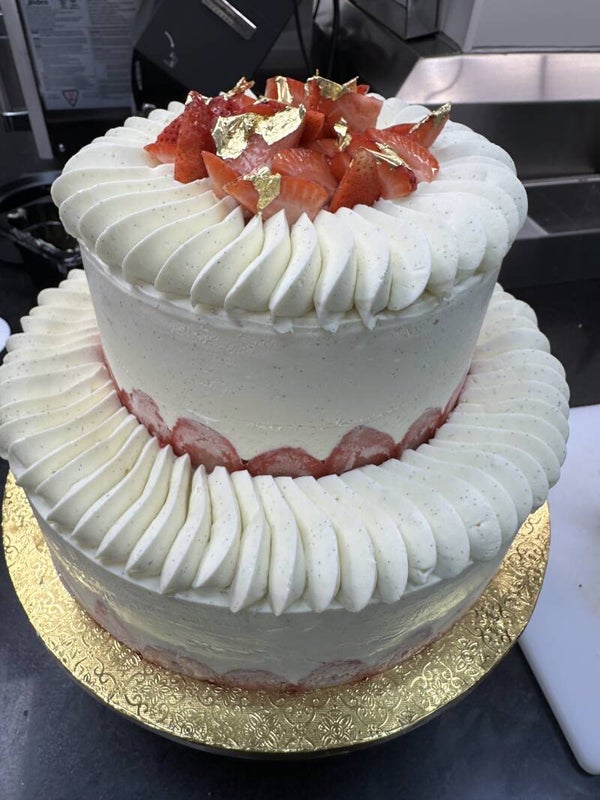 STRWUBERRY CAKE