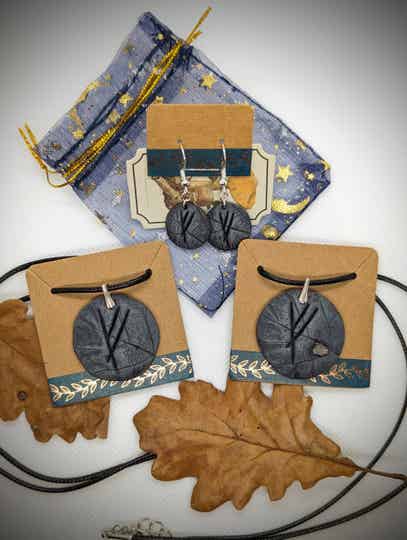 Handcrafted 'Lord of the Rings' Inspired Fantasy Pendant Necklace - Mithril Grey/Elven Orange/Entwood Green.