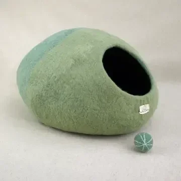Snugglestone Cat/Dog  Cave Green Tones