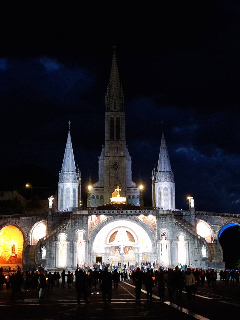 Rosenkranzbasilika bei Nacht