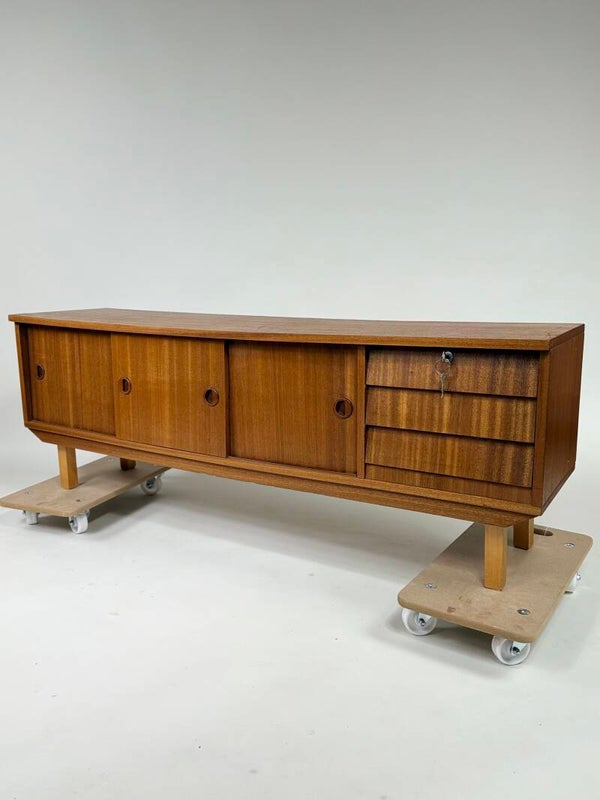 Upea Teak vintage senkki/Tv-taso 155cm matala 50/60-luku. Maksa 12/kk erissä.