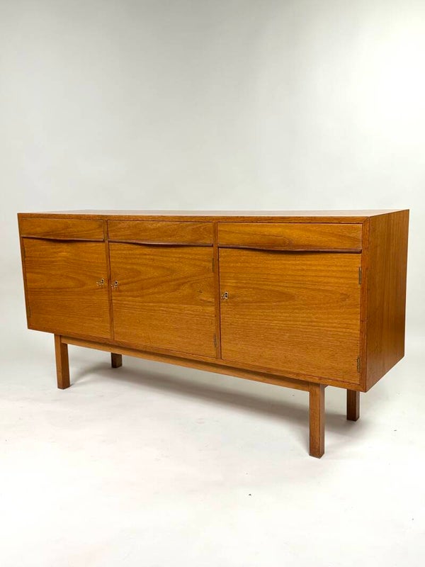 Upea Häkli Teak vintage senkki 150cm 50/60-luku. Maksa 12/kk erissä Klarnalla