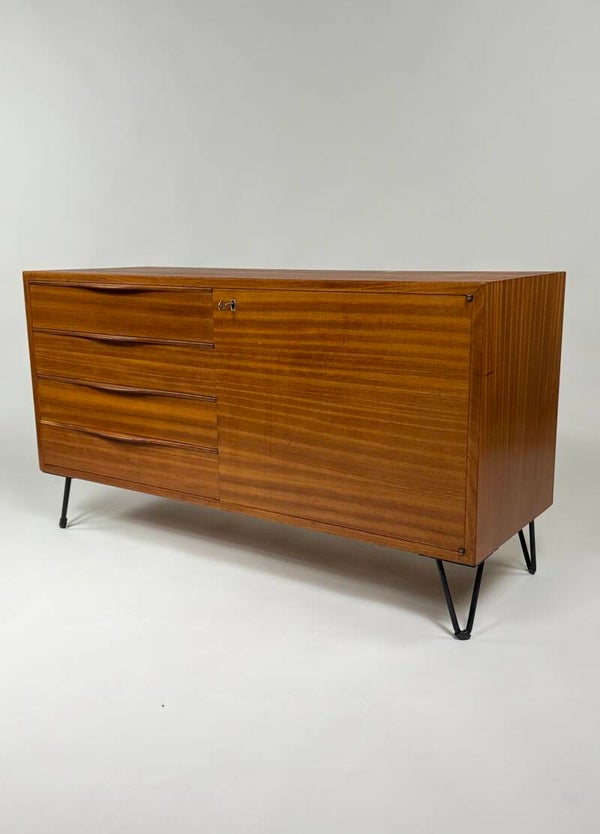 Upea Häkli Teak vintage senkki 50/60-luku. Maksa 12/kk erissä Klarnalla