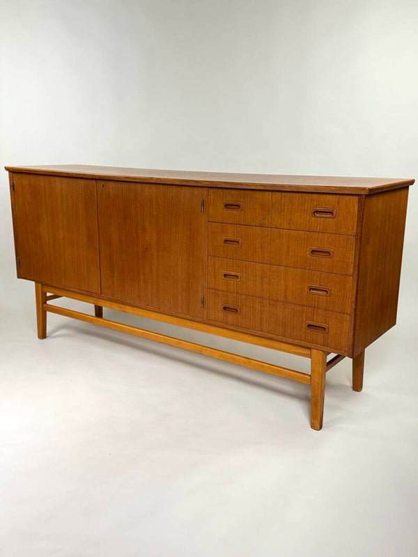 Upea iso 180cm Teak vintage senkki 50/60-luku. Maksa 12/kk erissä Klarnalla