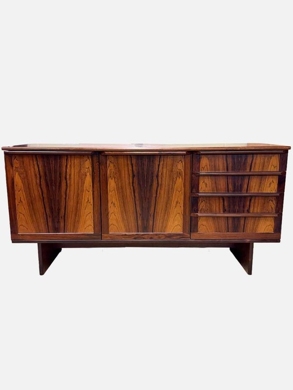 Upea Tanskalainen Vintage senkki 165cm palisanteri 50/60-luku. Maksa 12/kk erissä Klarnalla.