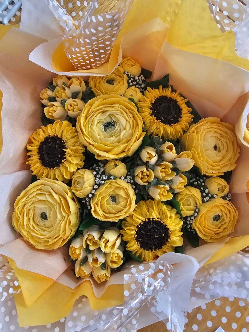 Vintage Yellow 12 Bouquet  £55