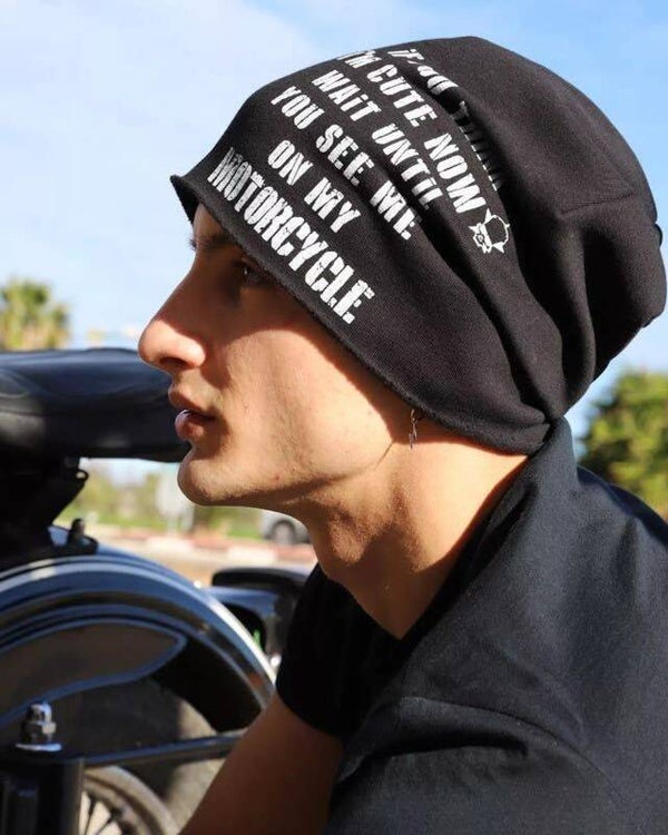 19846 IT NoNoNo slouch beanie muts in zwart met print motorthema LXL