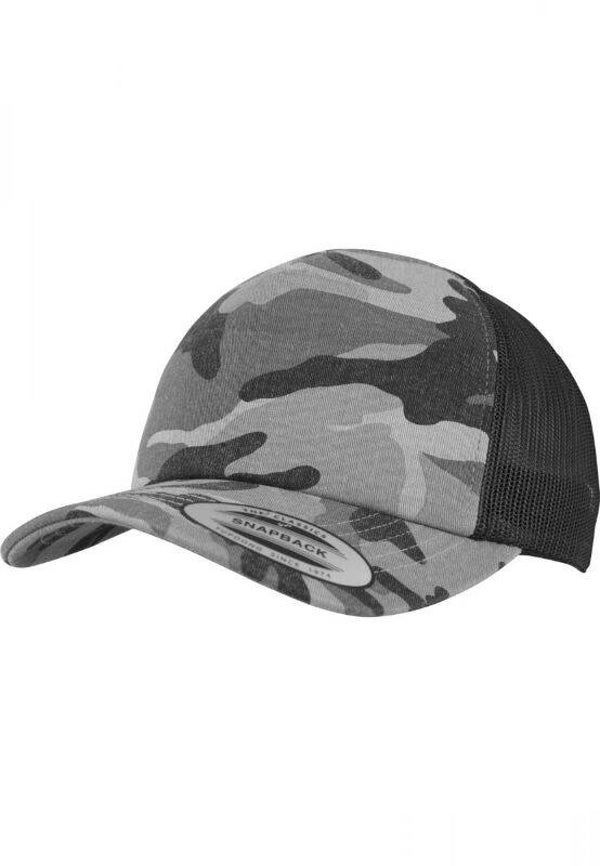 26081 C Urban Classics Camo Flexfit trucker cap in dark camo black