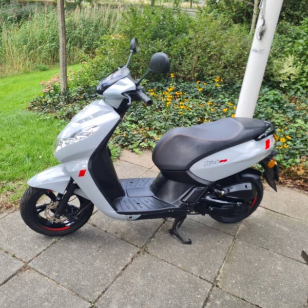 Peugeot Kisbee RS snor bj2020/7321km/Nardo Grey/ Groot onderhoud gehad