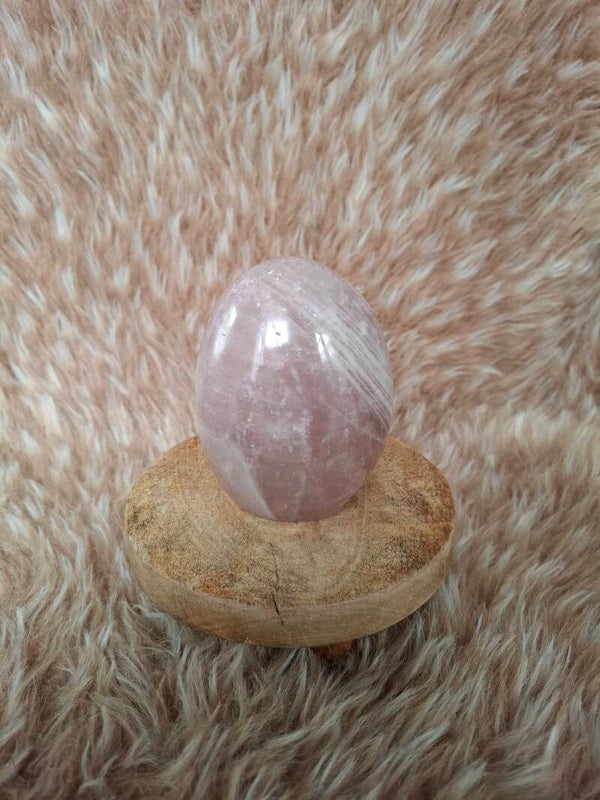 Rozenkwarts sculptuur