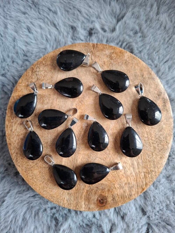Obsidiaan hanger
