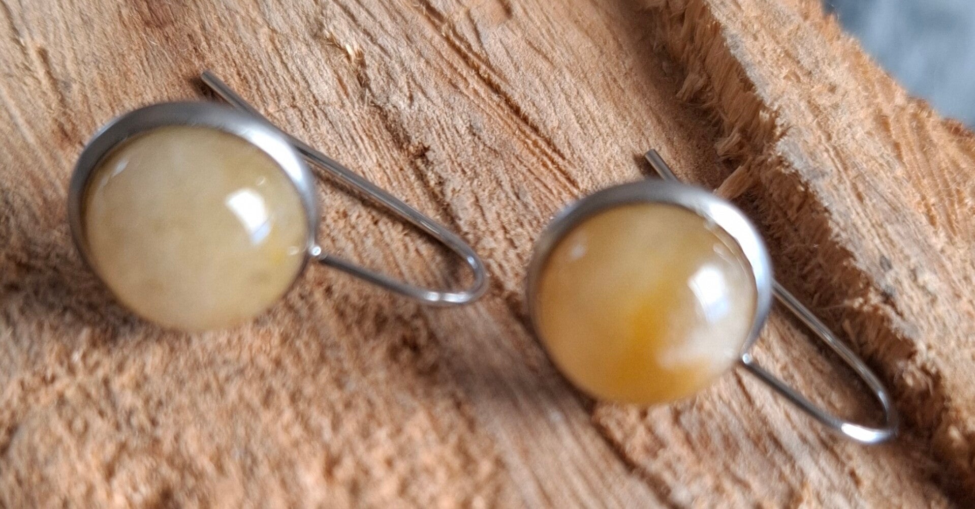 Gele calciet oorbellen