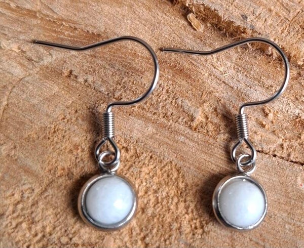Witte jade oorbellen
