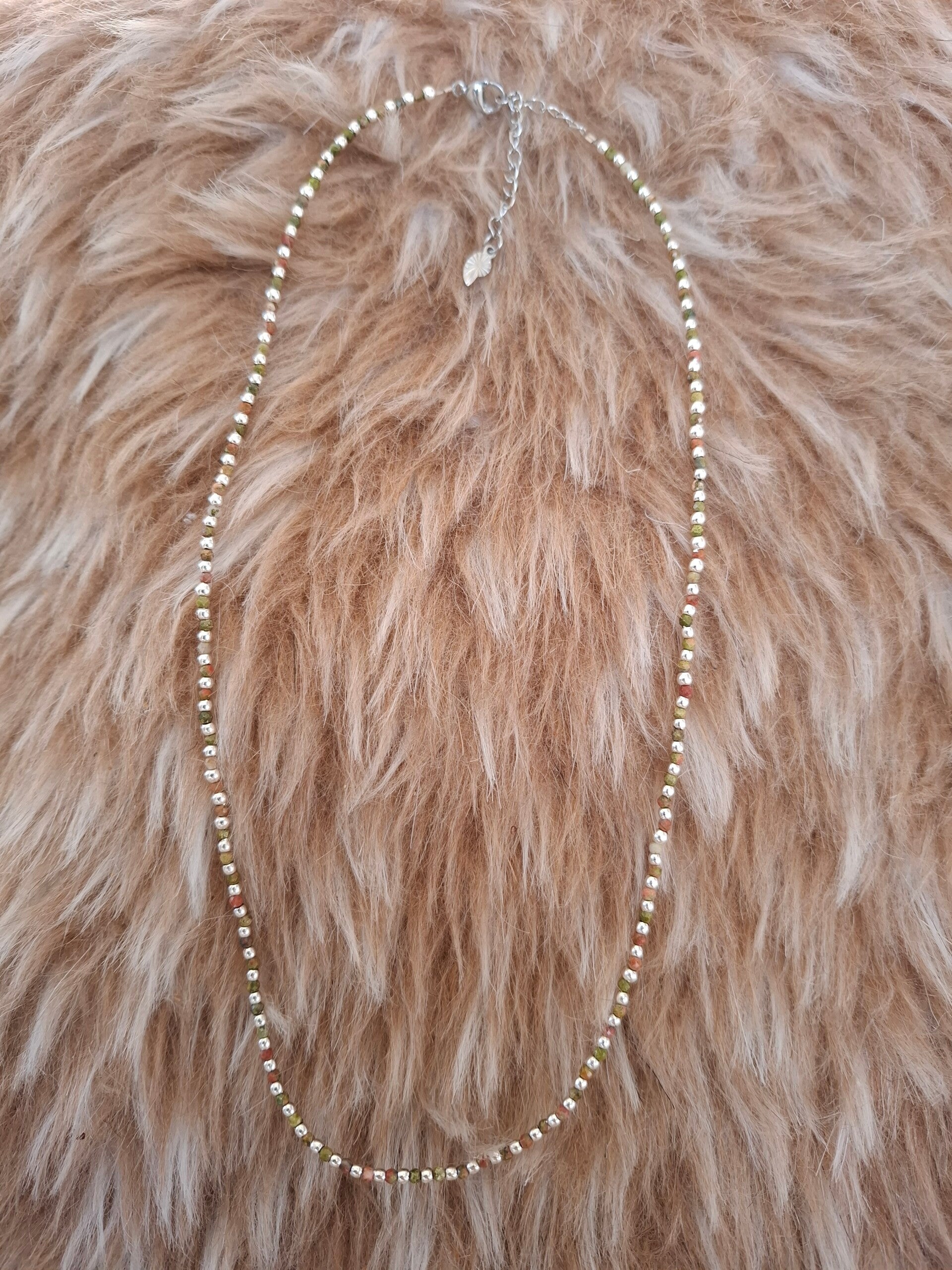 Unakiet zilverkleurige ketting