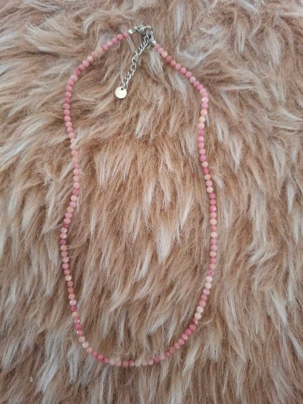 Rhodoniet zilverkleurige ketting