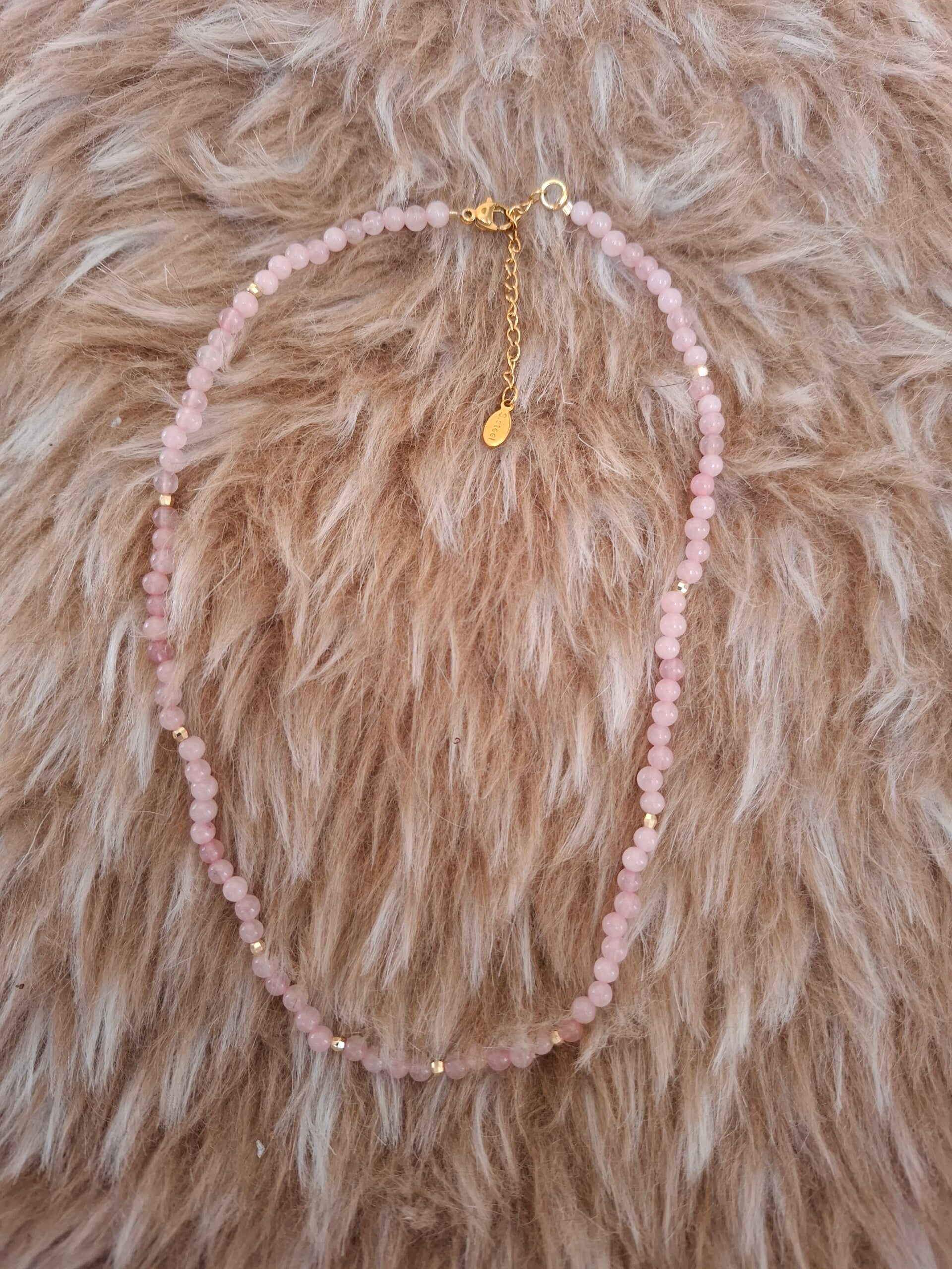 Rozenkwarts ketting