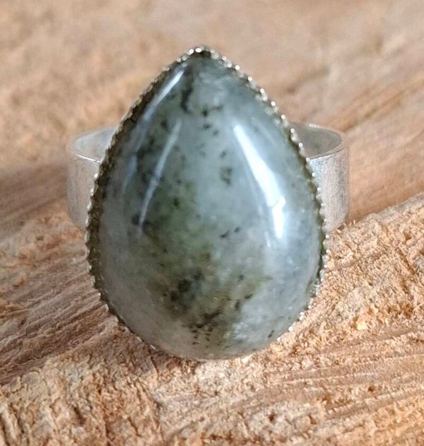 Labradoriet ring druppelvorm