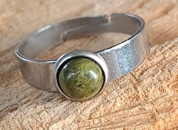 Unakiet ring
