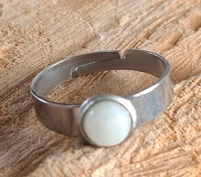 Witte jade ring