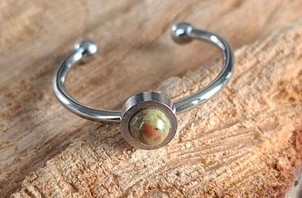 Unakiet ring