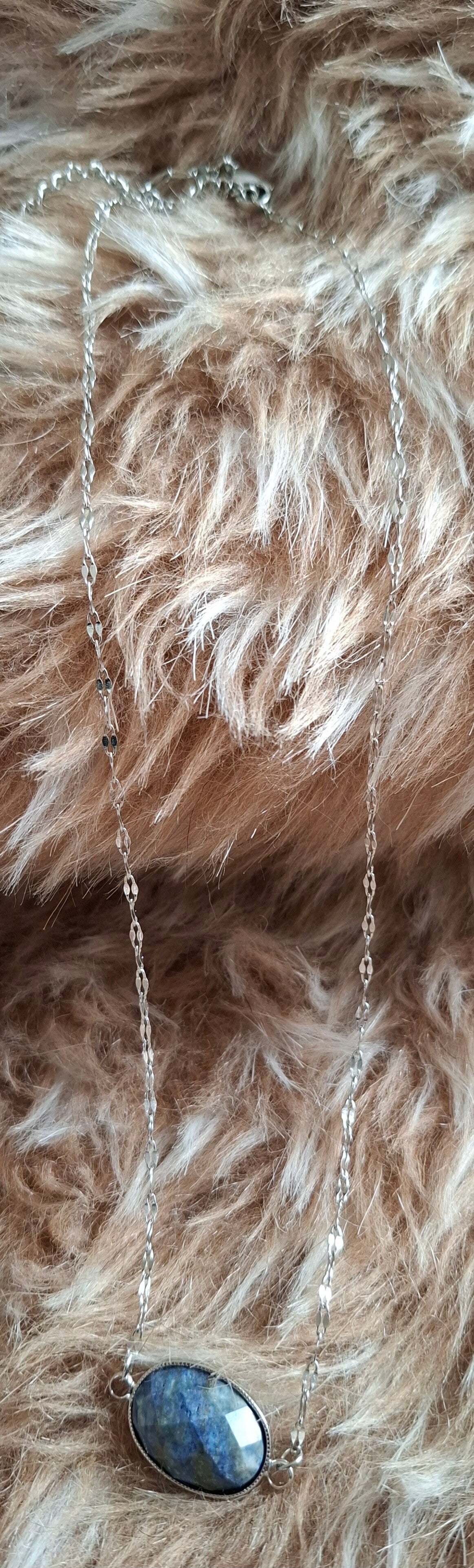 Lapis lazuli ketting zilverkleurig