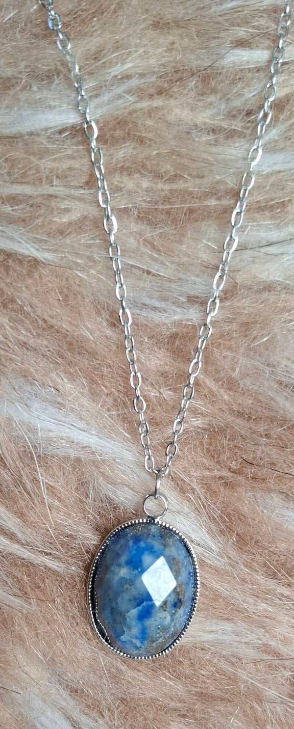 Lapis lazuli ketting zilverkleurig