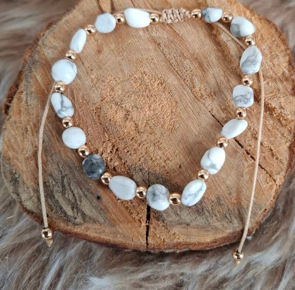 Witte Howliet nugget armband