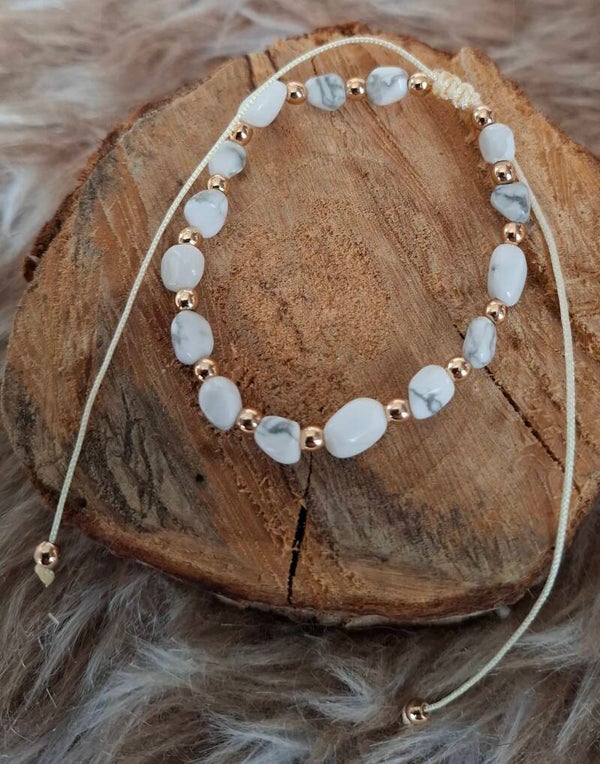 Witte Howliet nugget armband