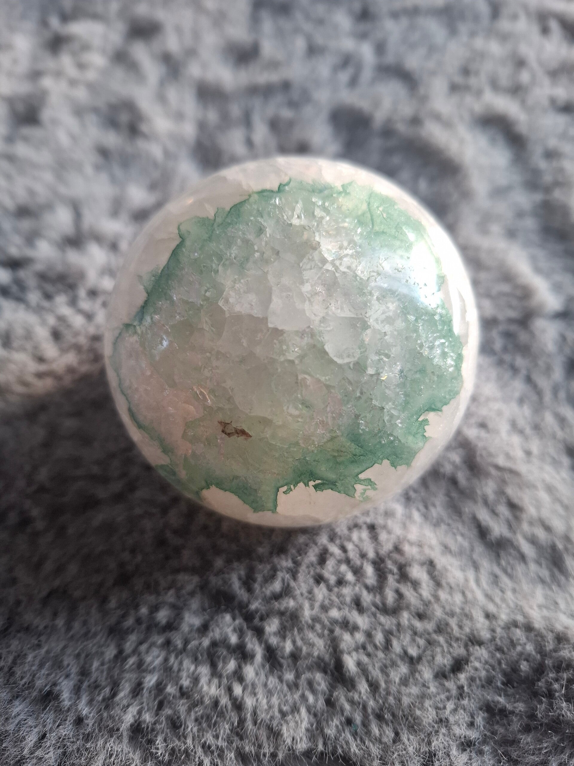 Groene druzy geode bol