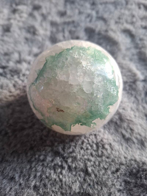 Groene druzy geode bol