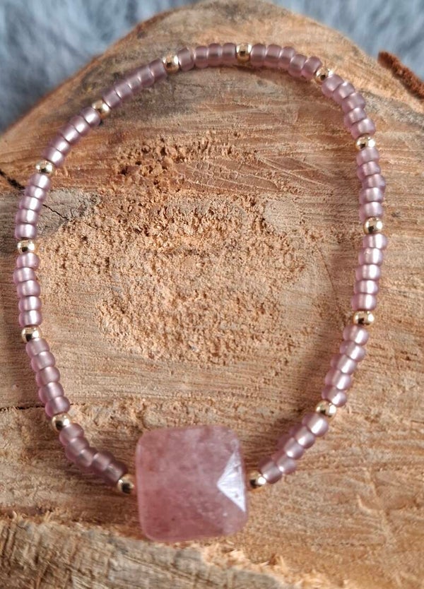 Aardbeienkwarts armbandje