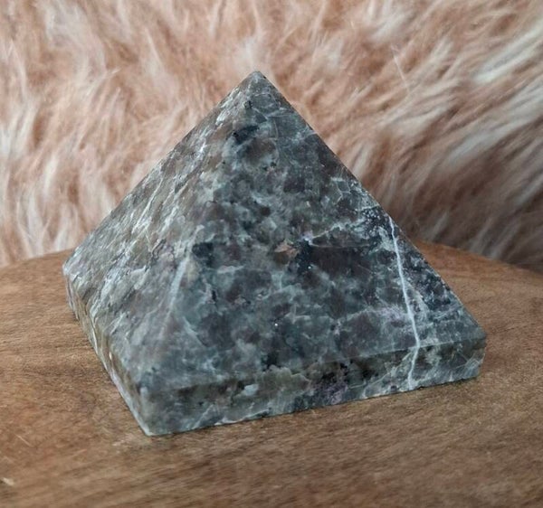 Yooperlite piramide
