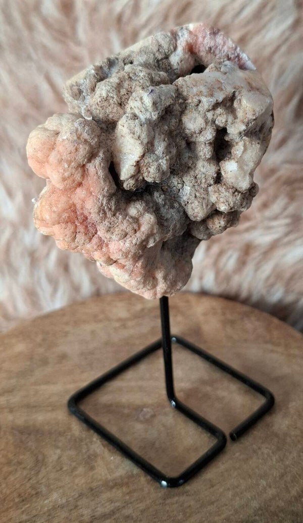 Roze amethist op standaard