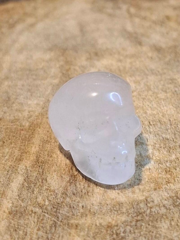Rozenkwarts skull