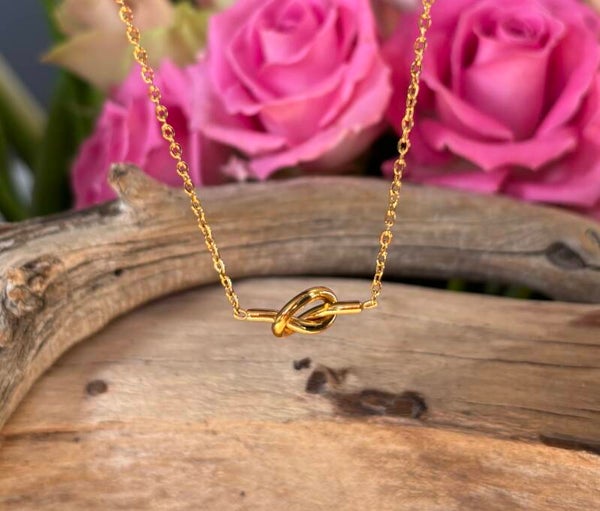 18ct Gold Plated Knot Necklace