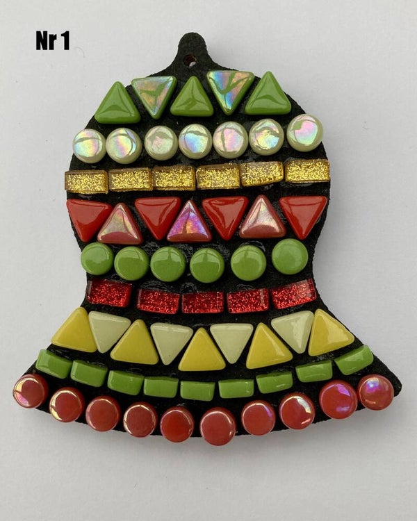 Kersthangers per stuk € 3,33 in verschillende kleuren bij 5 hangers krijgt u er gratis houtlijm bij