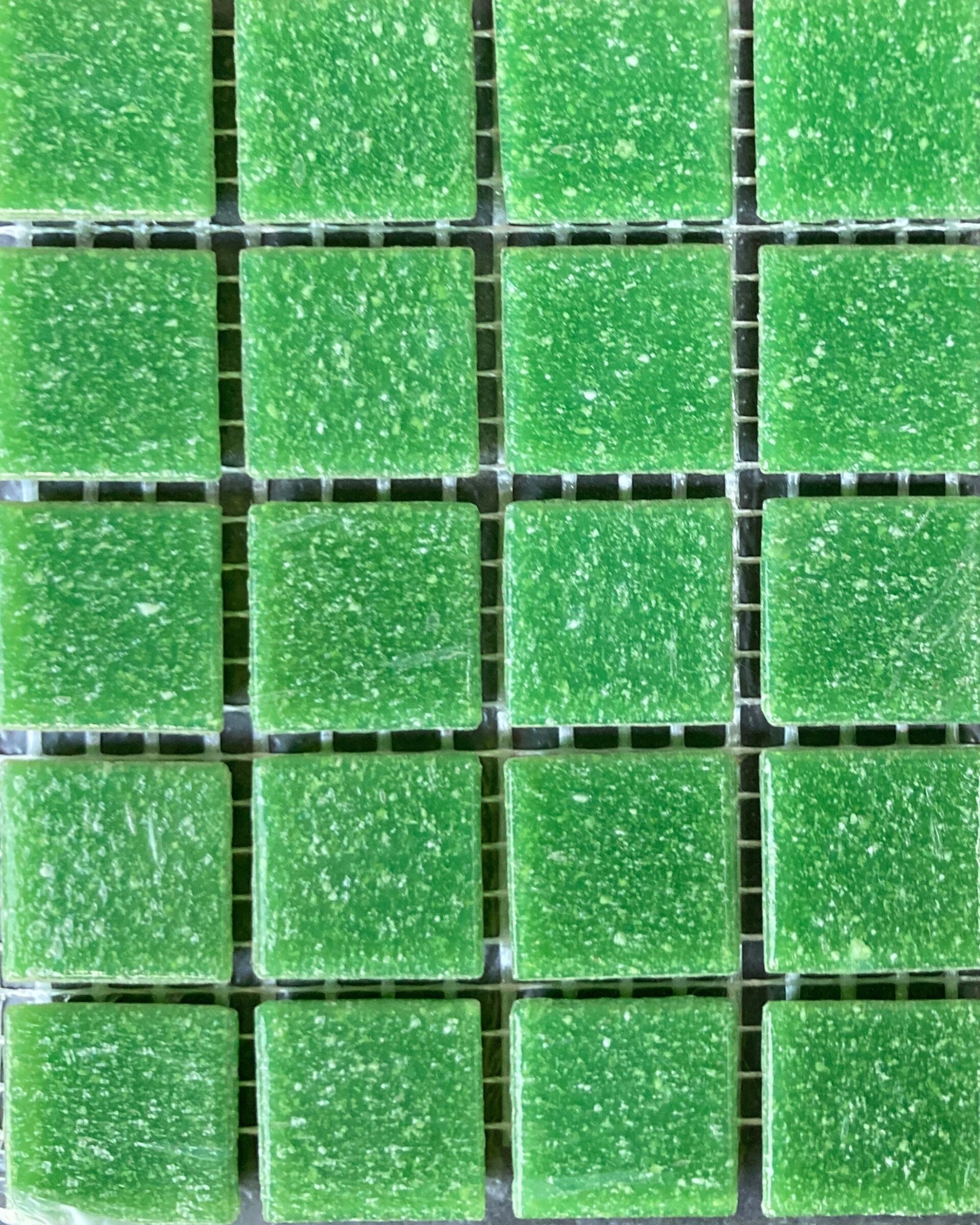 Glas mozaiek Classis 2023 Leaf Green 20 x 20 mm  25 stuks