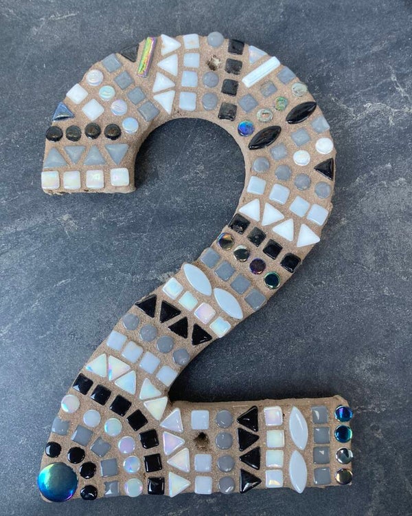 Huisnummers met zwart, wit en grijs LET OP er zijn huisnr MET en ZONDER  lijm