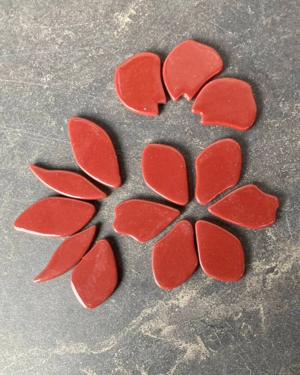 Fallen bloemblaadjes glas variabel Bordeaux 100 gram