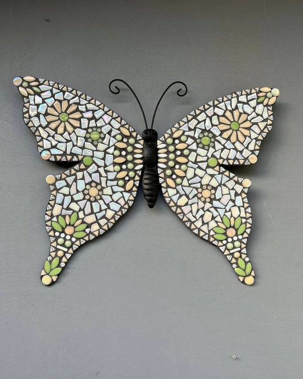 Vlinder wit/creme/mint groen metaal 50 cm compleet pakket