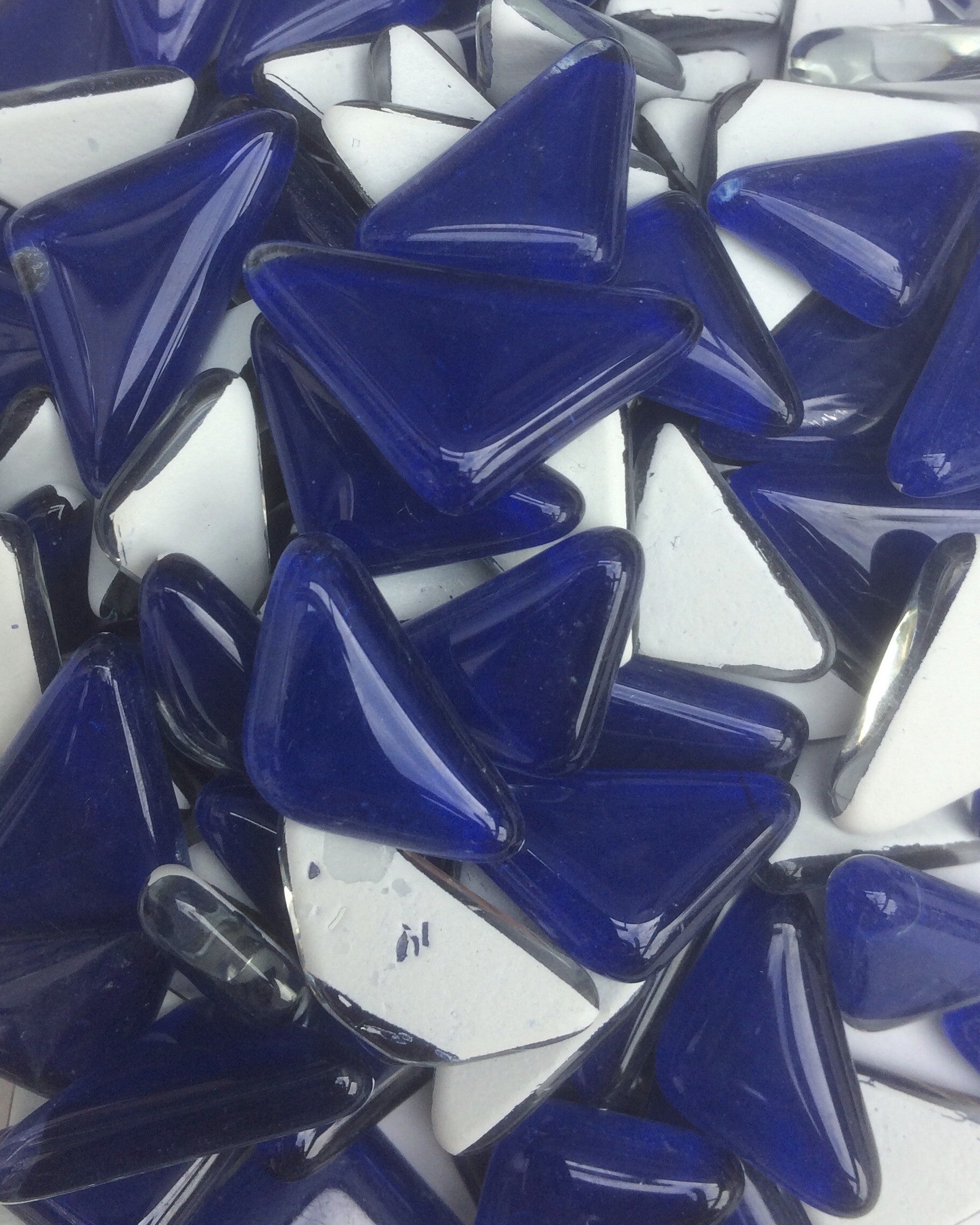 Soft Glass Triangels Indigo Dept 100 gram
