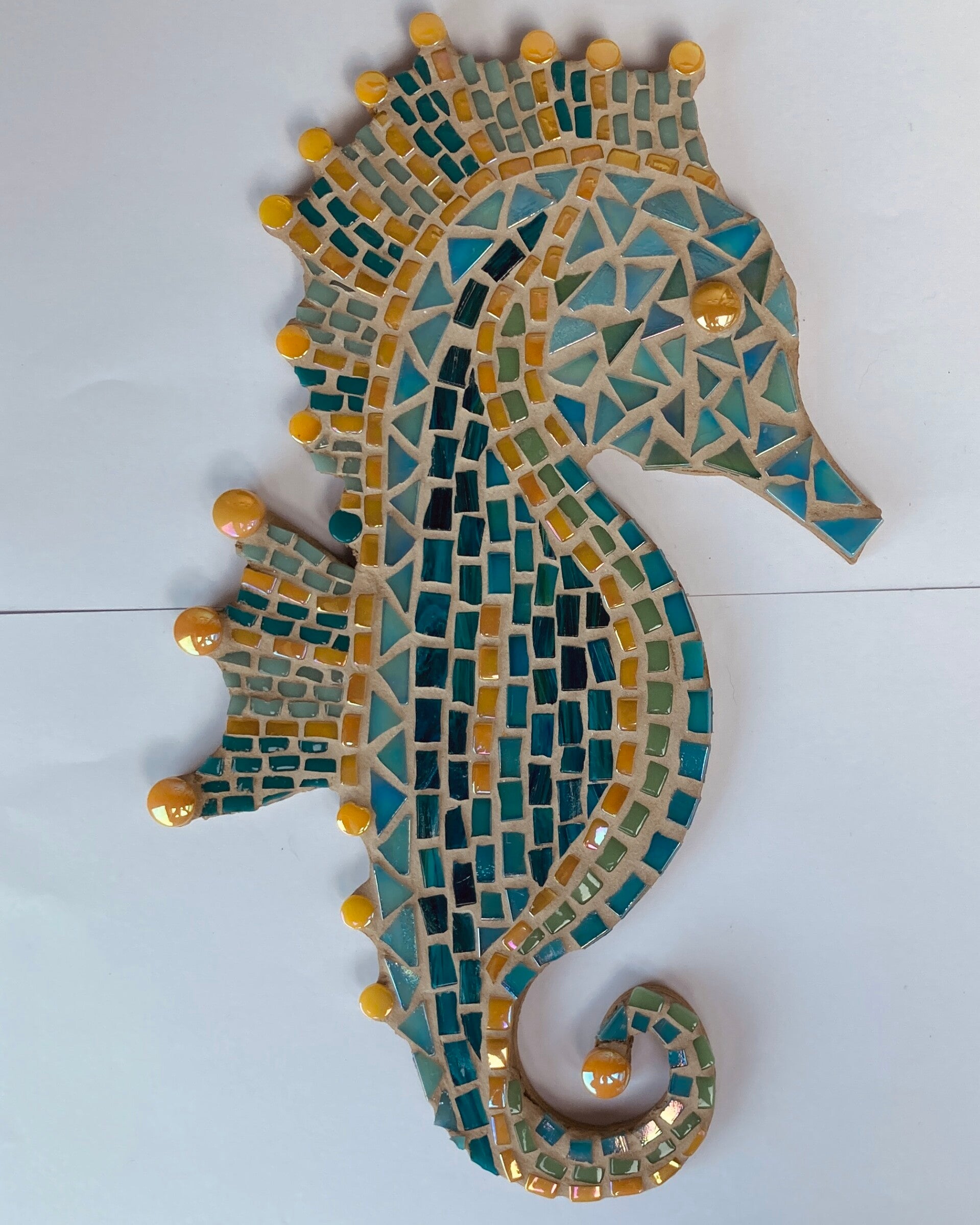 Houten zeepaardje compleet mozaïek pakket ( een mozaïektang is vereist deze zit er niet bij)