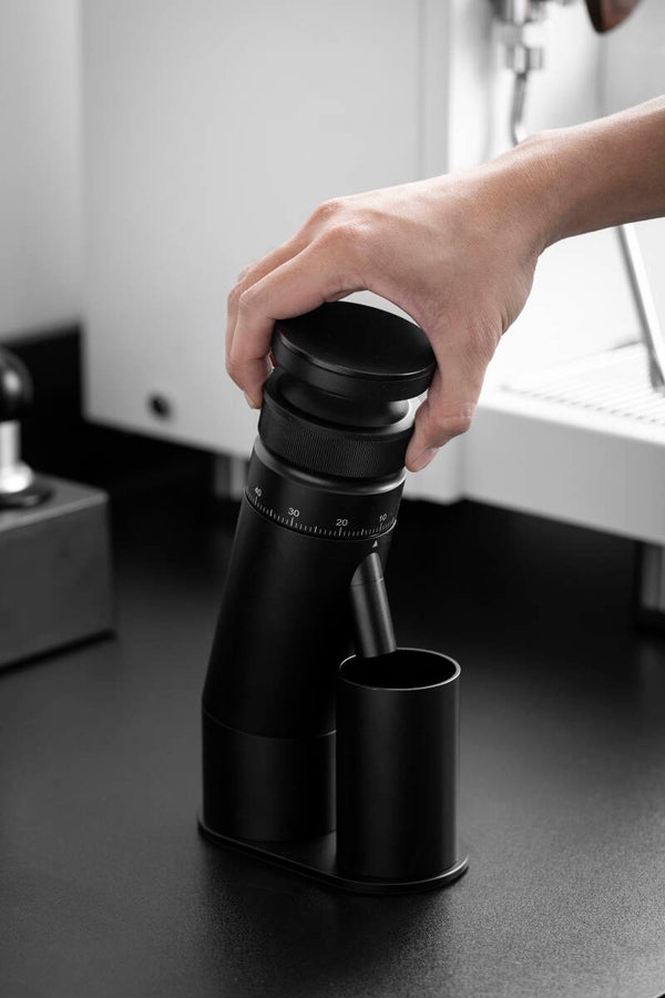 Die RM-DM09 ist eine kompakte elektrische Kaffeemühle