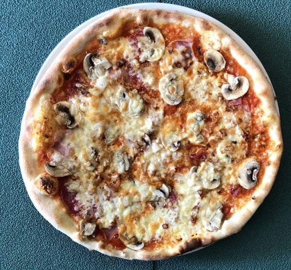 Pizza prosciutto e funghi