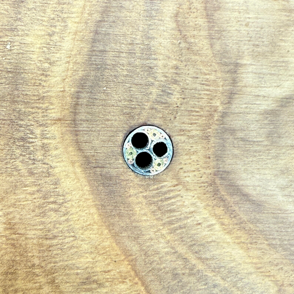 Mosaikpin #10  Ø 6 mm – Messing / Edelstahl / Messing / dunkles Harz