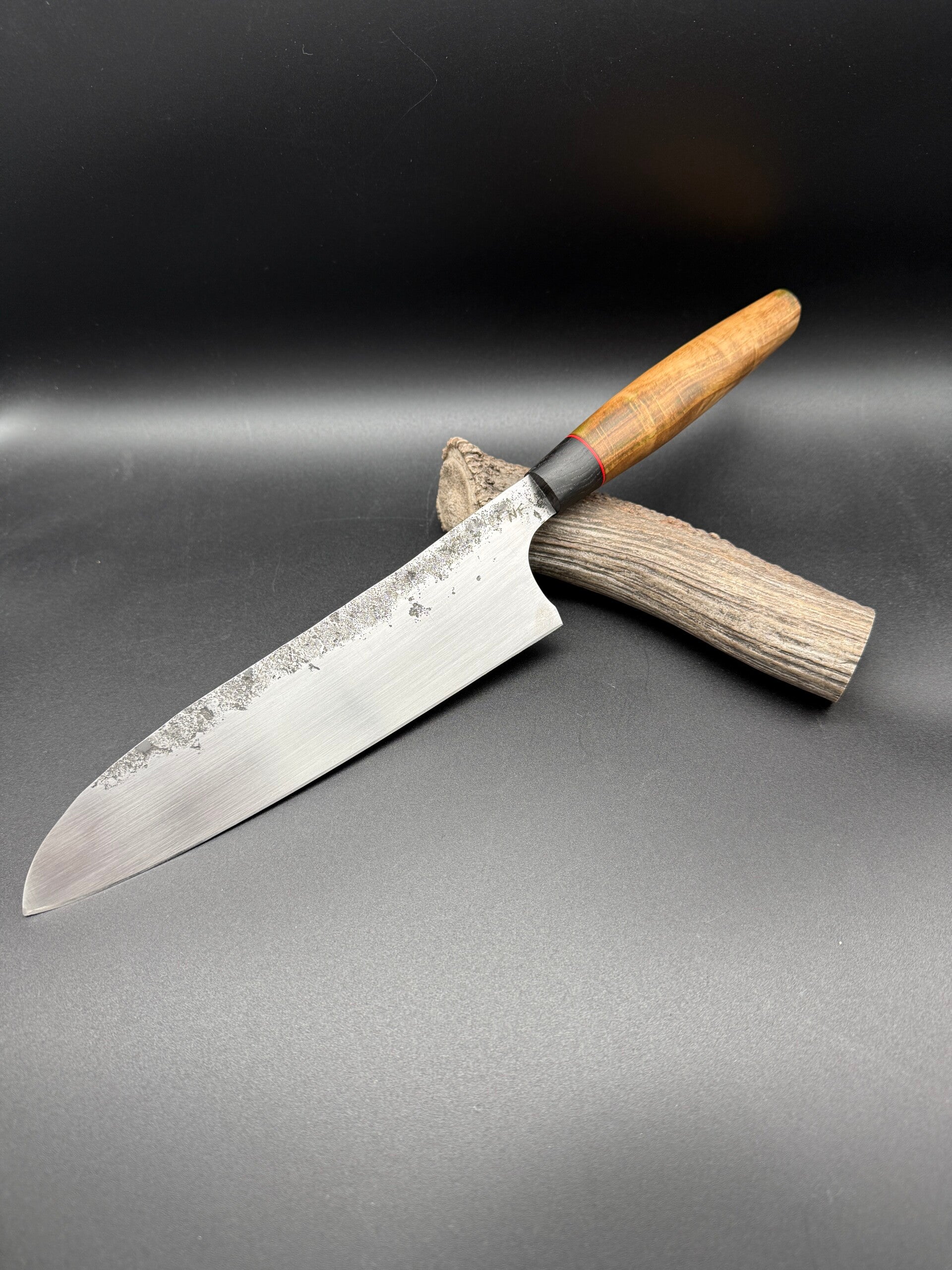 Santoku handgeschmiedet aus Blattfeder Griff Mooreiche/Eichenwurzel