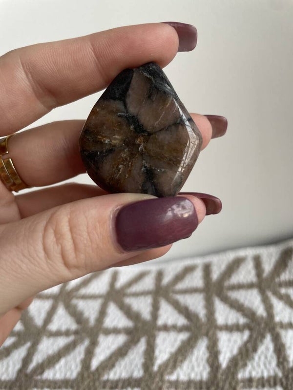 Chiatoliet ookwel Kruissteen genoemd Trommelsteen