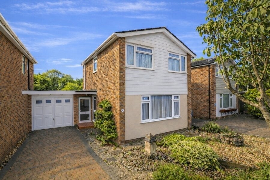Three‑bed detached house on Tennyson Road in Chiswell Green showing driveway, frontage and exterior elevation
